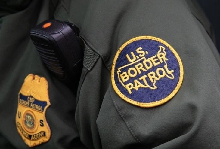 Пограничник в США требовал от женщин показывать грудь для въезда в страну