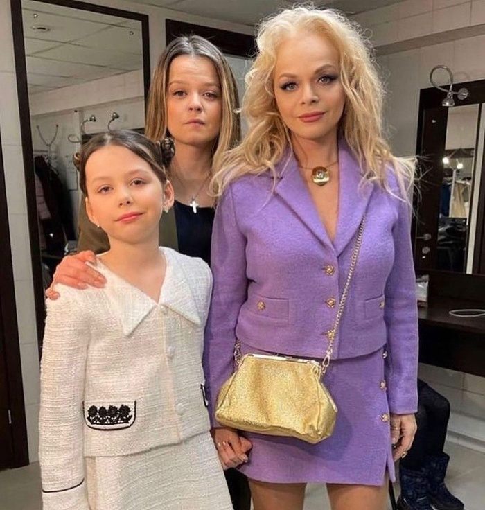 Лариса Долина призналась, что каждый год просит прощения у дочери 