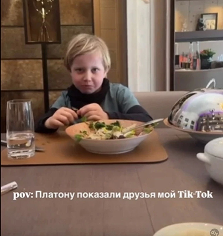 Восьмилетний сын Ксении Собчак заявил, что ему стыдно за поведение матери