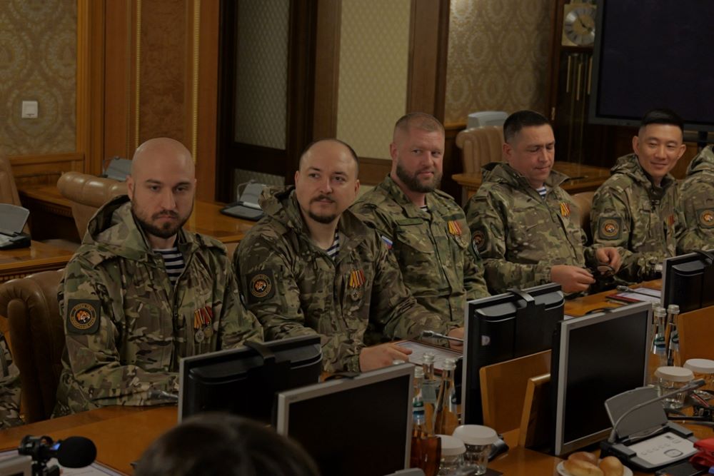 Юрий Трутнев встретился с чиновниками, которые служили на СВО
