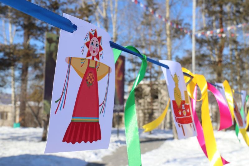 Фотозоны, казачьи забавы и чай с блинами: как жители Приамурья провожают зиму