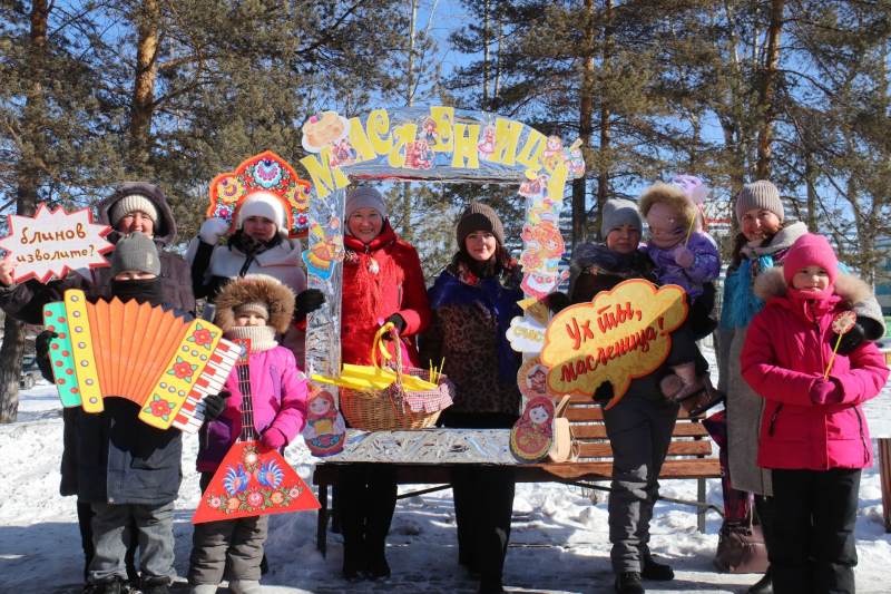 Фотозоны, казачьи забавы и чай с блинами: как жители Приамурья провожают зиму