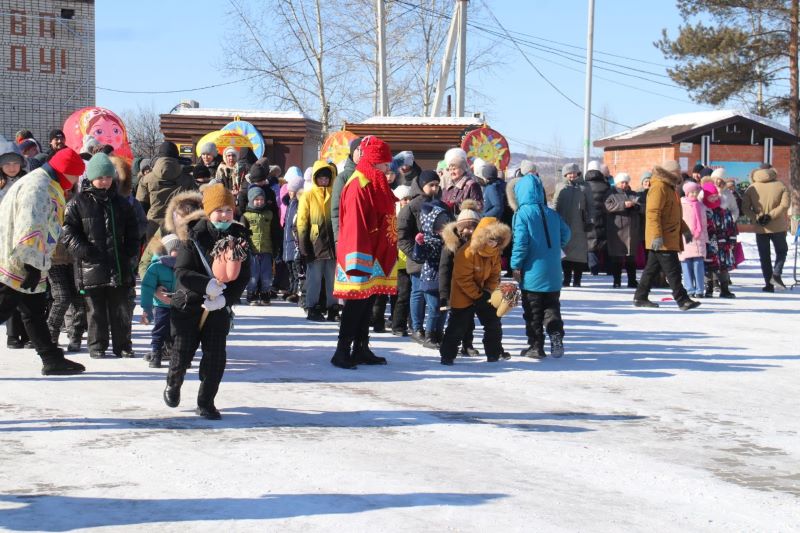 Фотозоны, казачьи забавы и чай с блинами: как жители Приамурья провожают зиму