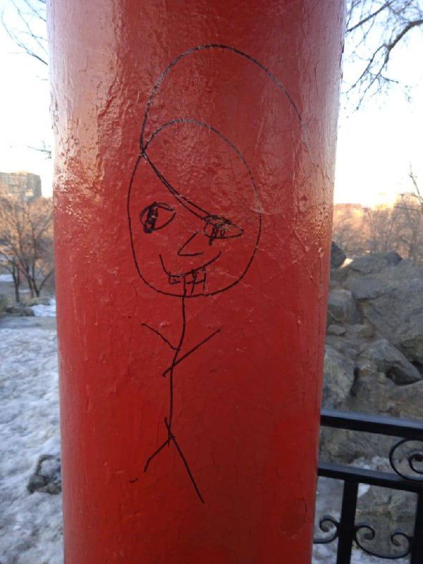 Ищем родителей!: в Благовещенске камеры наблюдения зафиксировали лица юных вандалов