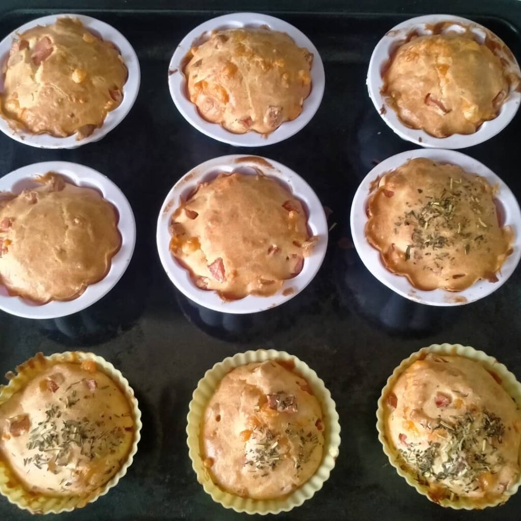 закуски на природу, рецепт закусок, рецепт маффинов, рулет с начинкой