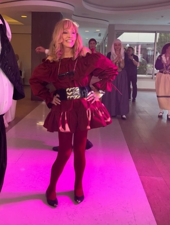 Алла Пугачёва отметила 76-летие в дерзком мини