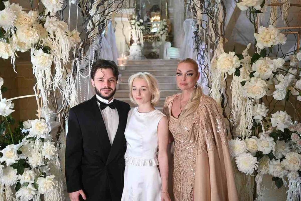 Анастасия Волочкова в спешке покинула свадьбу дочери