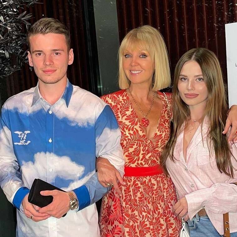 Певица Валерия стала бабушкой во второй раз