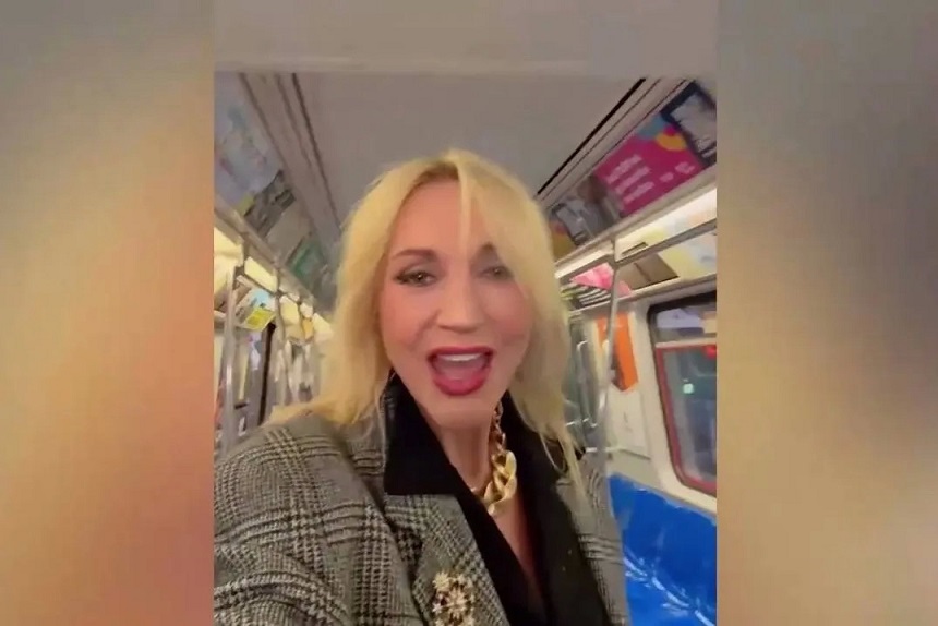 Уехавшая в США Кристина Орбакайте спела в метро Нью-Йорка