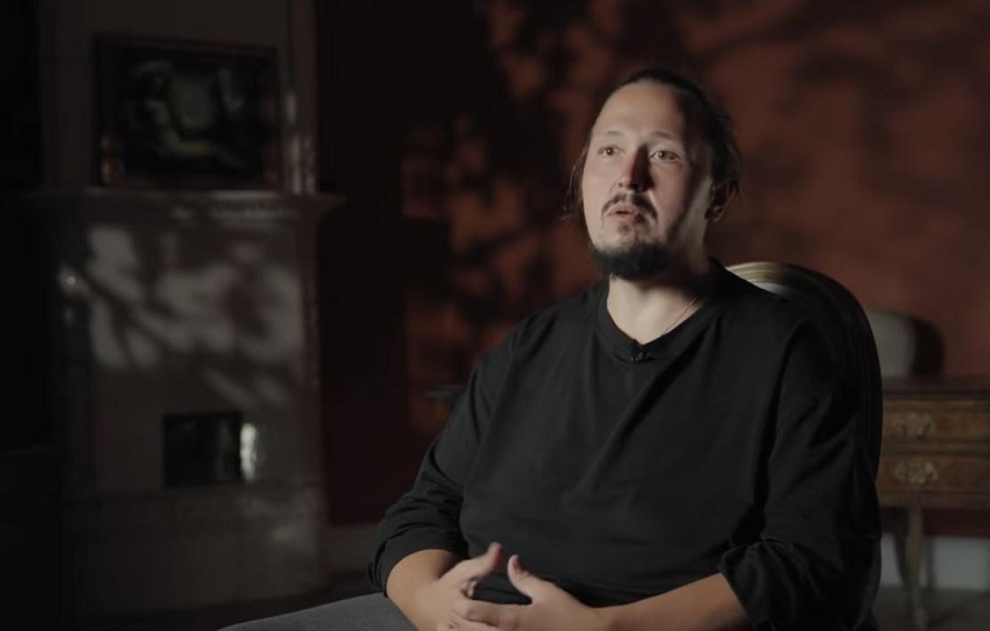 Экстремально похудевший сын Никаса Сафронова стал копией отца