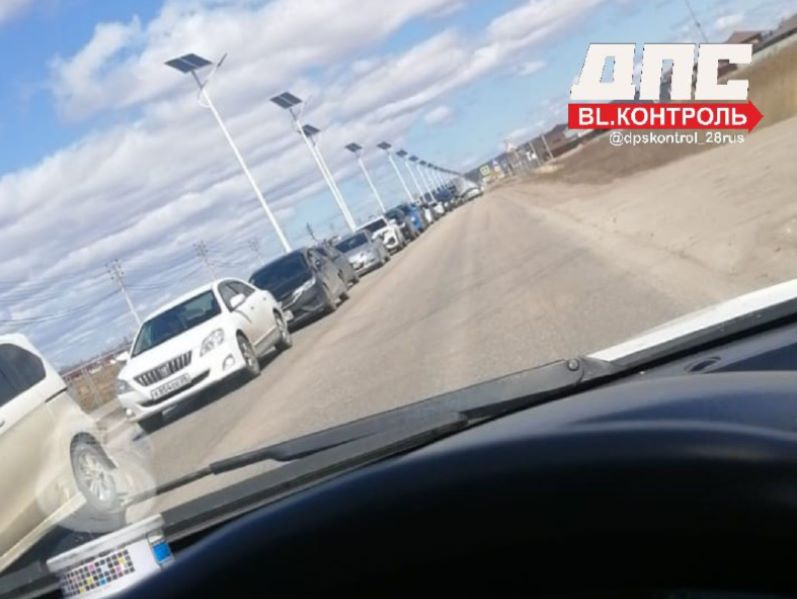 На дорогах к кладбищам Благовещенска огромные пробки