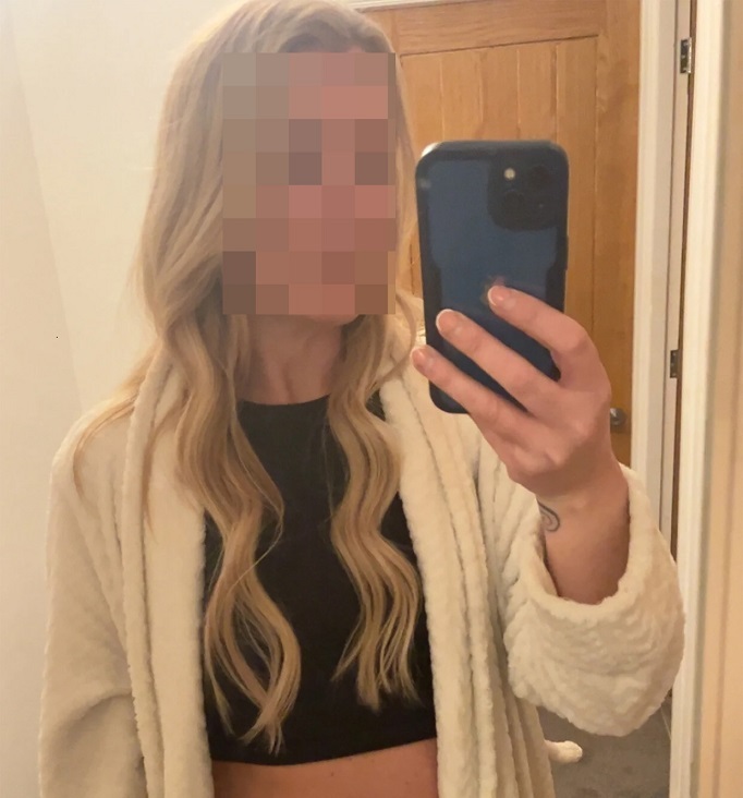 Британскую чиновницу застали за ведением эфиров на порносайте