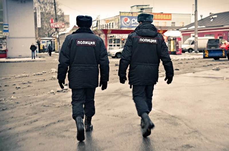 Полицейские в Якутии спасли уснувшего в сугробе 11-летнего мальчика