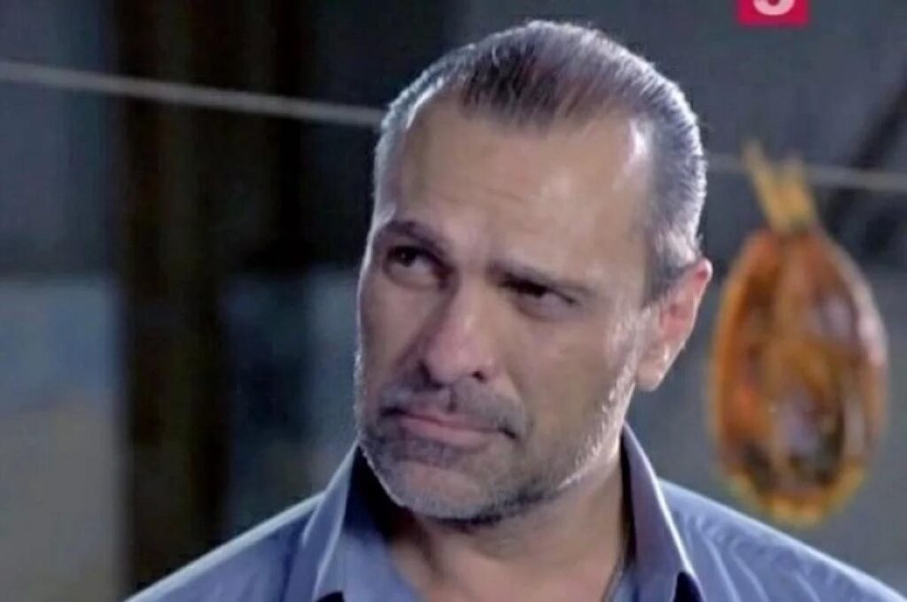 Умершего при странных обстоятельствах актёра Владимира Алфёрова уже месяц не могут похоронить 

