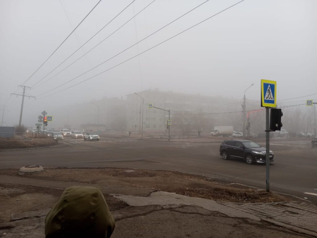 Благовещенск во мгле: густой туман накрыл город