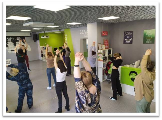 Амурчанам рассказали, как правильно делать разминку, сидя за компьютером