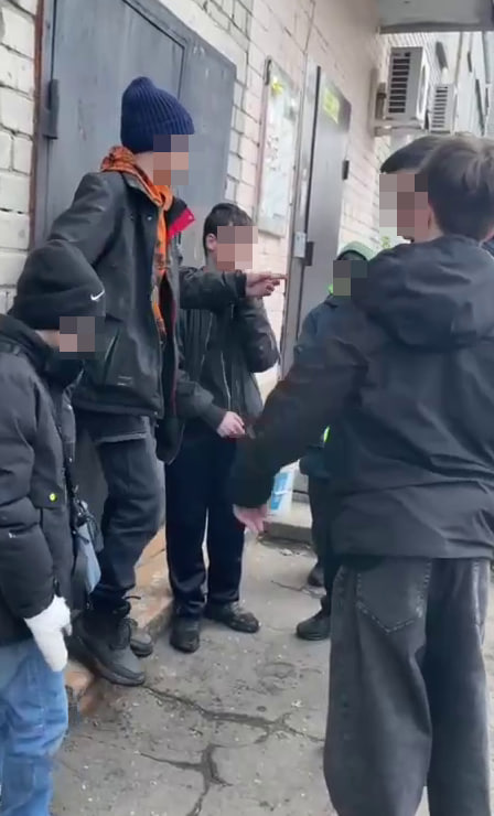 «Они плохие?»: благовещенец рассказал, почему подростки набросились на сверстников возле школы № 2