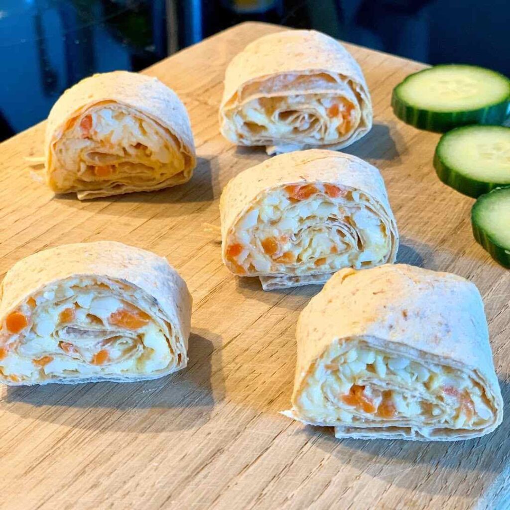 закуски на природу, рецепт закусок, рецепт маффинов, рулет с начинкой