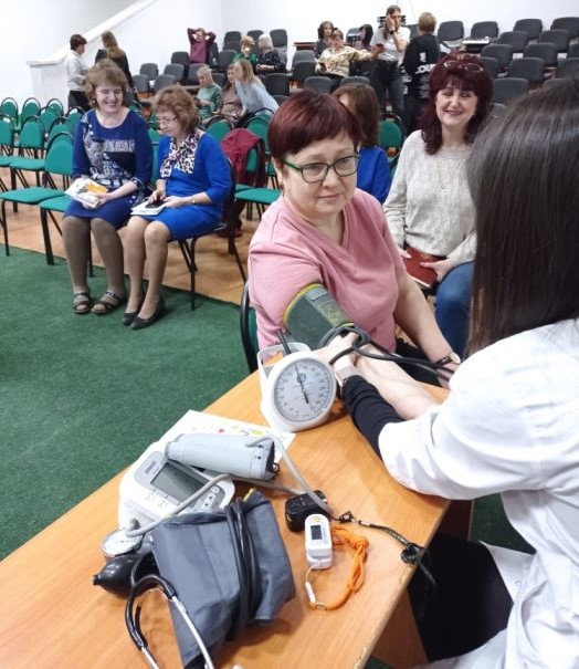 Амурчанам рассказали, как правильно делать разминку, сидя за компьютером