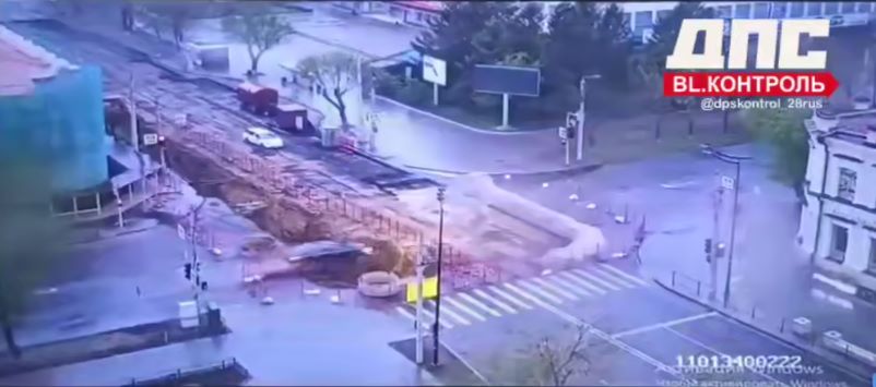 Амурский «Форсаж»: в Благовещенске водитель иномарки лихо перепрыгнул перекоп