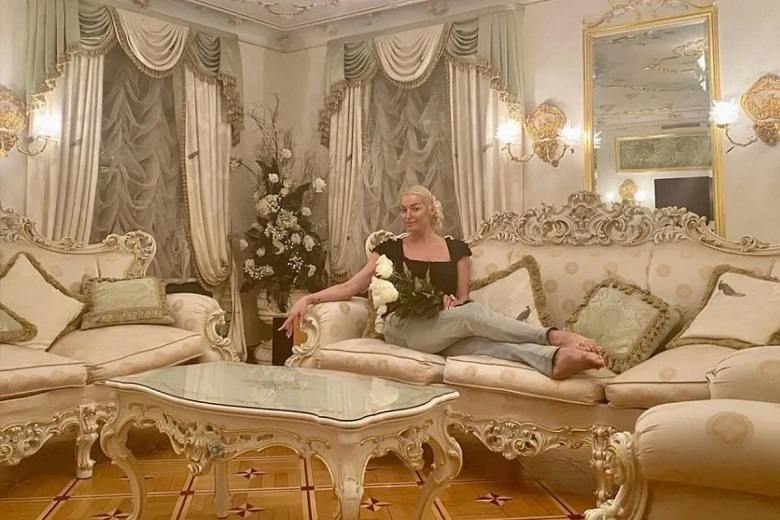 Анастасия Волочкова продала роскошную квартиру, подаренную Сулейманом Керимовым