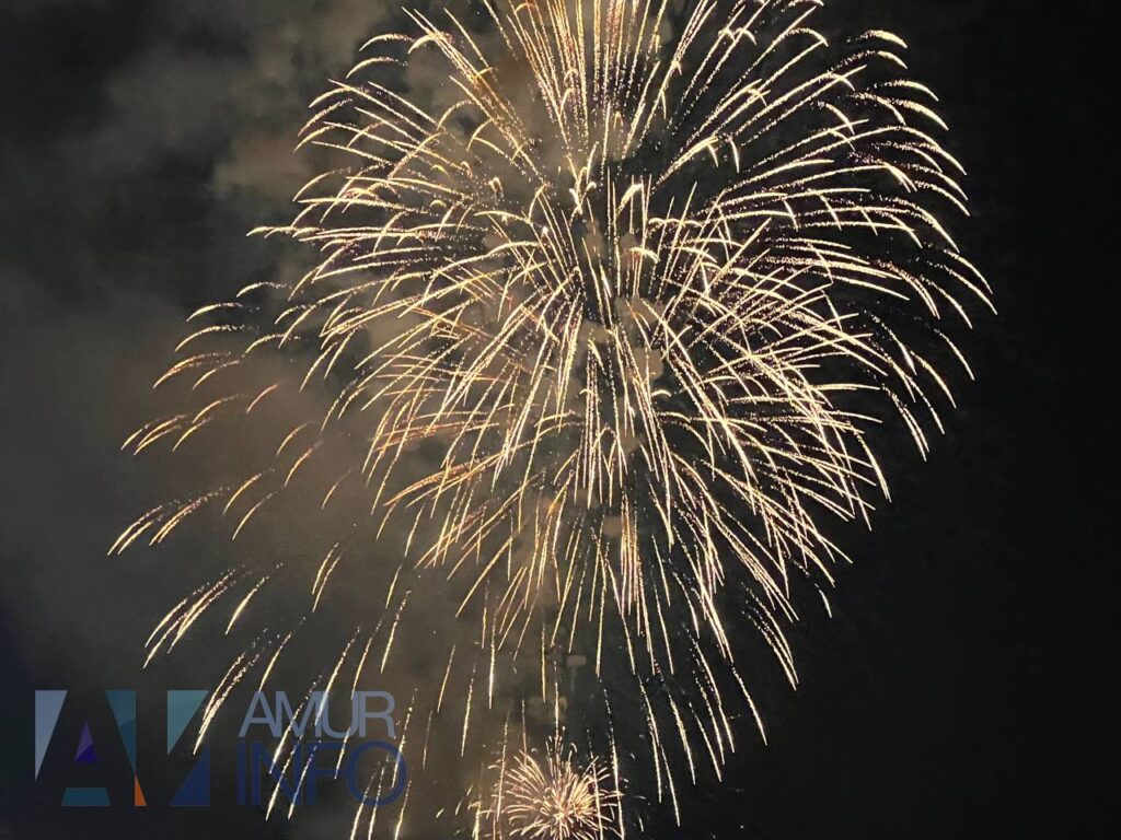 В Приамурье прогремели праздничные салюты