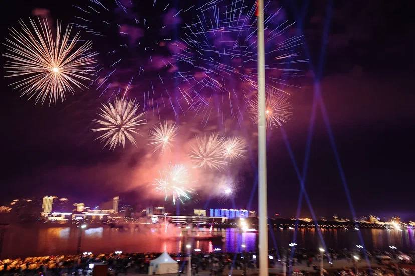 В Приамурье прогремели праздничные салюты