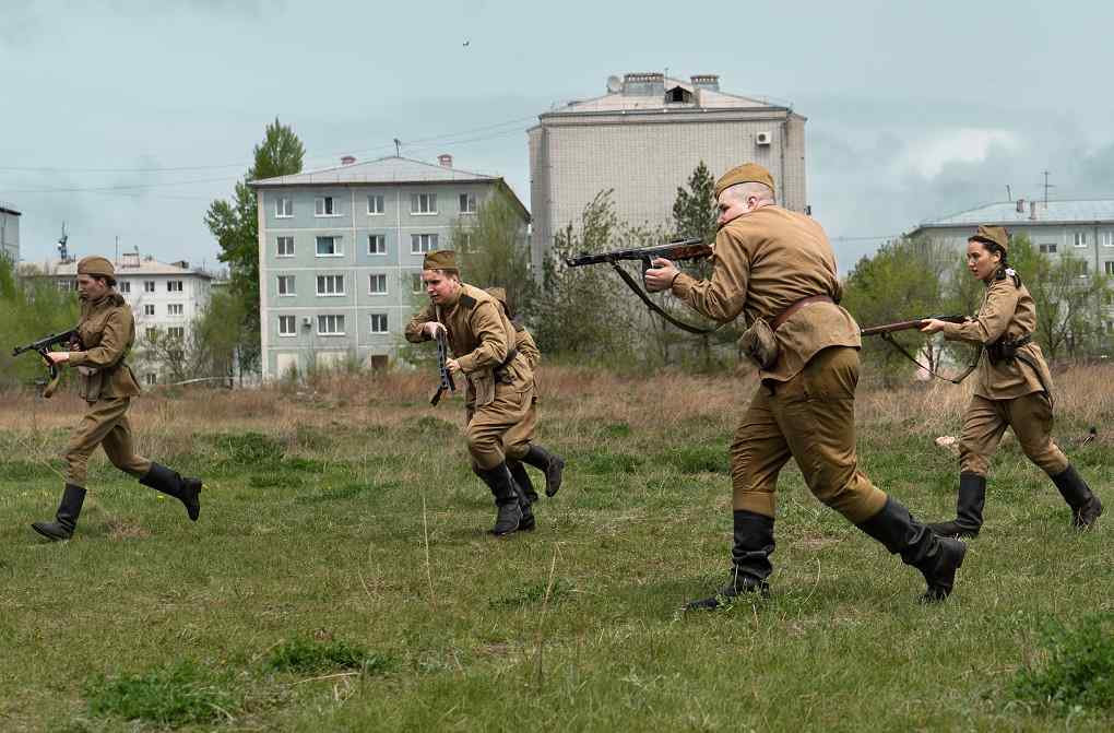 Инициаторами и организаторами театрализованной постановки-реконструкции стали:
Координационный центр по вопросам формирования у молодежи гражданской позиции, предупреждения межнациональных и межконфессиональных конфликтов, противодействия идеологии терроризма и профилактики экстремизма Амурской области;
Амурское отделения мотоклуба Ночные Волки, военно-патриотический клуба МотоПатриот;
ФГБОУ ВО «Амурский государственный университет».

Участниками постановки были студенты и преподаватели Амурского государственного университета, обучающиеся и учителя общеобразовательного лицея АмГУ, актёры театра Дебют.
