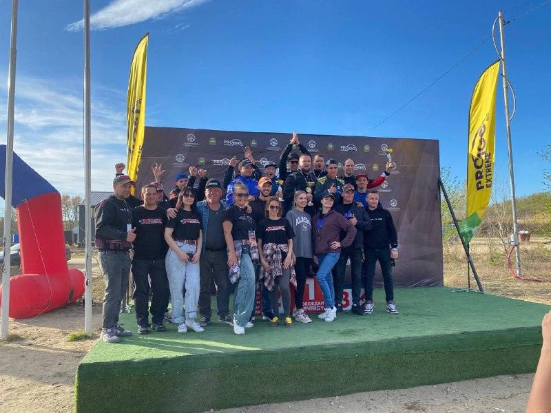 Победители первого этапа получили заслуженные кубки. В их числе и известные амурские пилоты Иван Канищев и Илья Чернов, занявшие высшие ступени пьедестала почёта. Третье место завоевал хабаровчанин Сергей Контеев. В квалификации лучше всех проехал Илья Чернов.