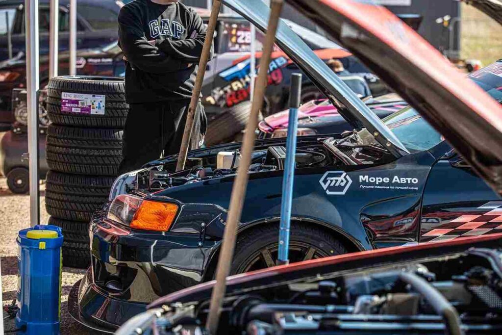 Победители первого этапа получили заслуженные кубки. В их числе и известные амурские пилоты Иван Канищев и Илья Чернов, занявшие высшие ступени пьедестала почёта. Третье место завоевал хабаровчанин Сергей Контеев. В квалификации лучше всех проехал Илья Чернов.