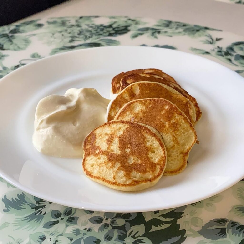 рецепты домашней выпечки, оладьи рецепт, рецепт булочек с корицей, домашний рулет, рецепт рулета, рулет с начинкой, булочка с корицей