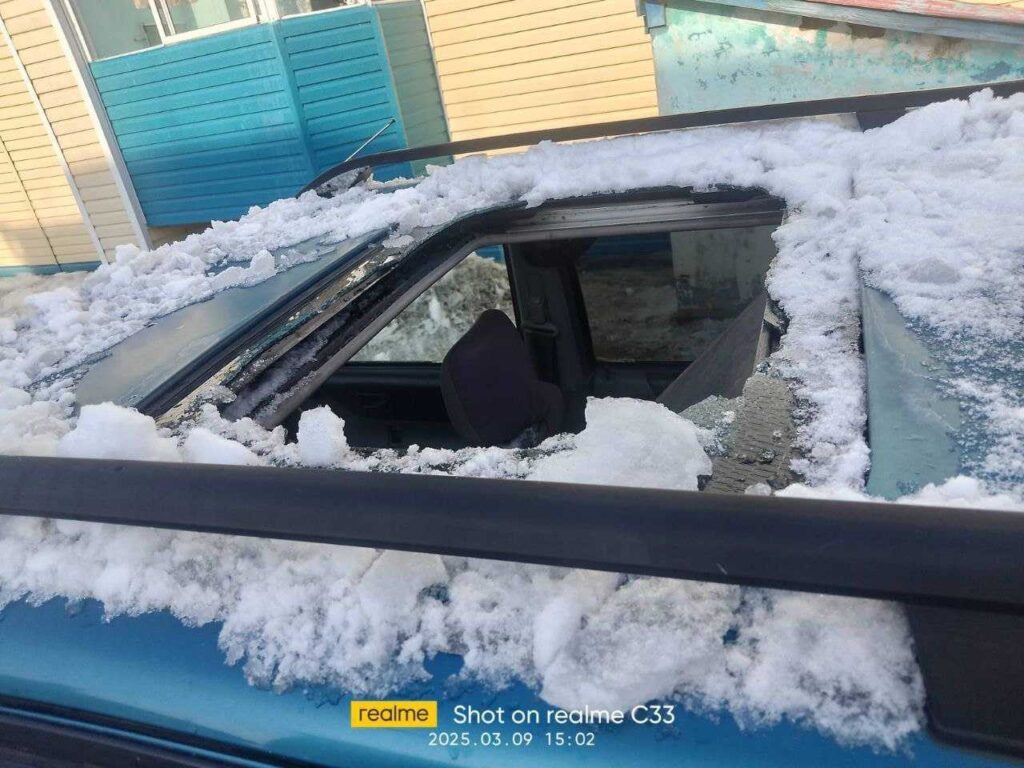 Заплатит за снег с крыши: многодетной амурчанке удалось наказать управляйку 