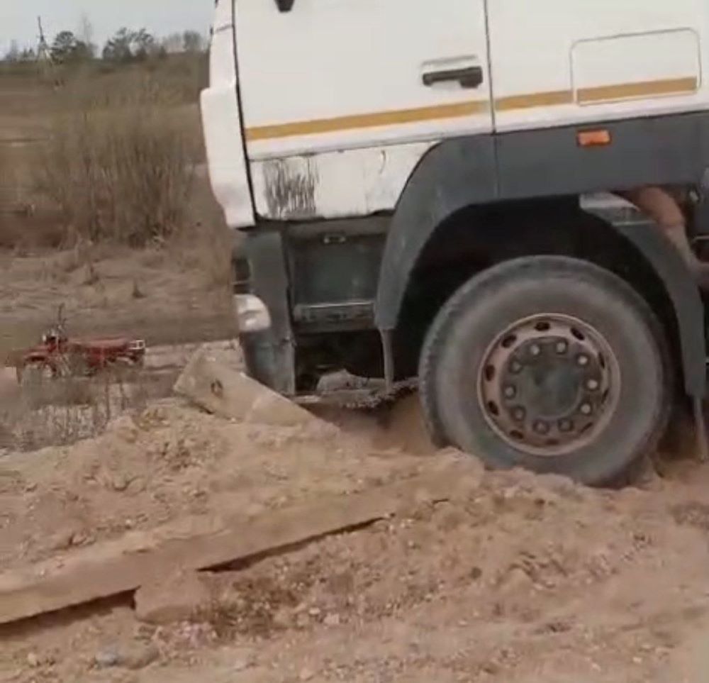 В Приамурье неизвестный водитель испортил госимущество и скрылся