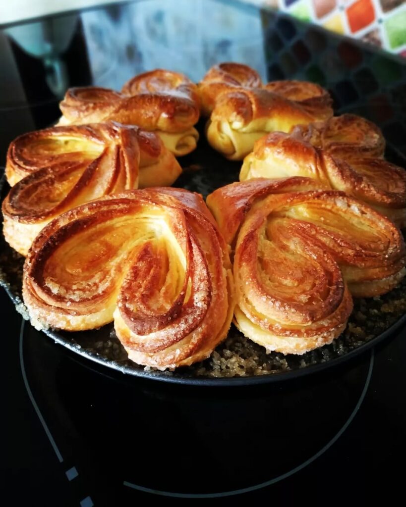 рецепты домашней выпечки, оладьи рецепт, рецепт булочек с корицей, домашний рулет, рецепт рулета, рулет с начинкой, булочка с корицей