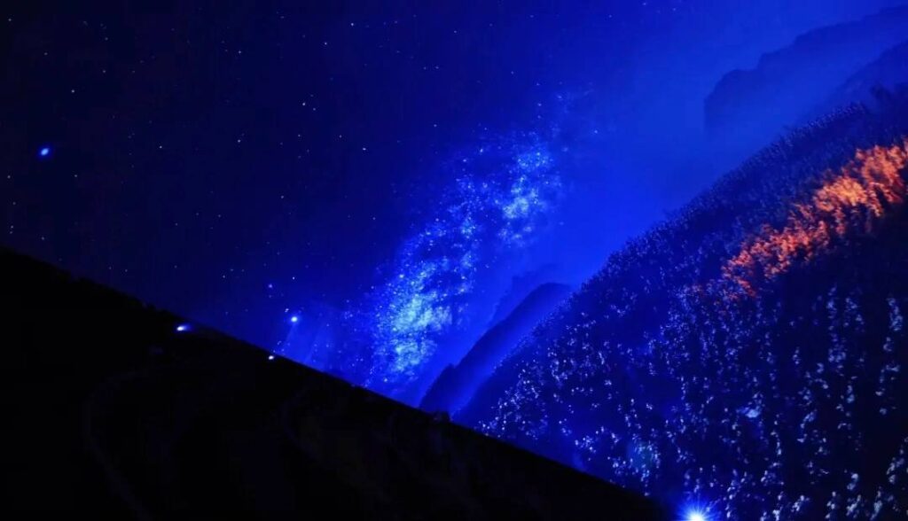 Полярный кинотеатр появился в китайской деревне на границе в Амуром