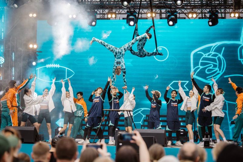 Юлия Савичева и воздушный шар с Менделеевым: в Свободном с размахом отметил День химика