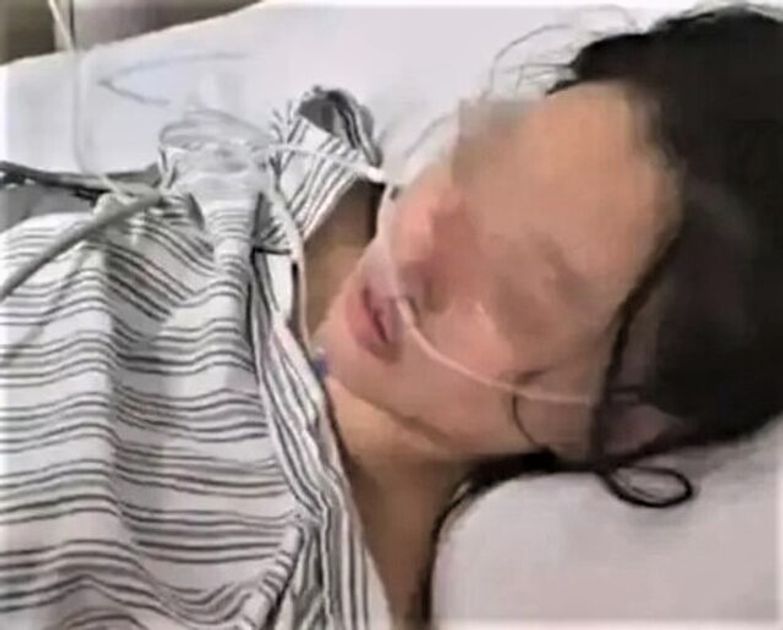 Жительница Китая выжила после 22 ударов ножом благодаря силиконовой груди