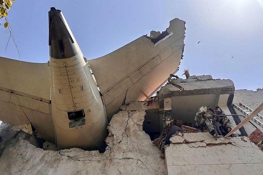 Британец в последний момент сдал билет на разбившийся в Индии самолёт