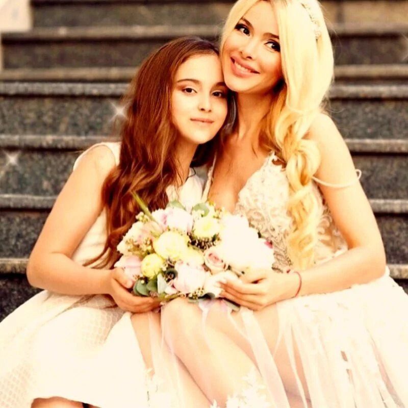 Алёна Кравец вернула приёмную дочь в детский дом