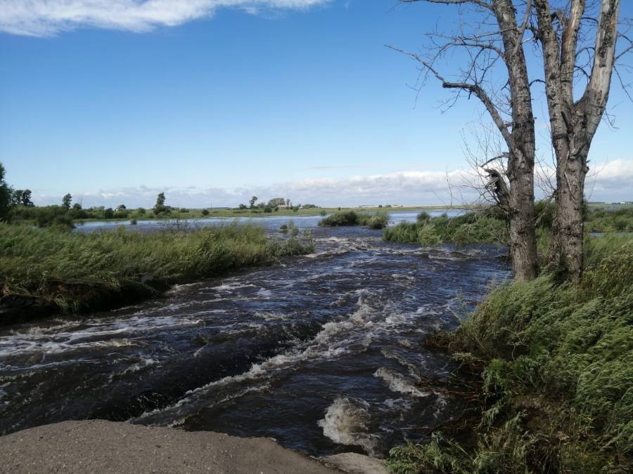 в Приамурье под напором воды обвалилась дорога