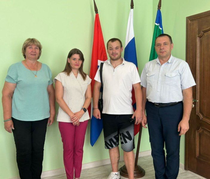 В Приамурье ветерану СВО вручили ключи от квартиры