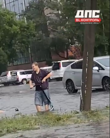 Шторм пришел в Приамурье: пользователи соцсетей делятся последствиями стихии