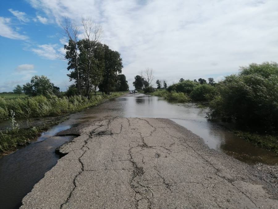 в Приамурье под напором воды обвалилась дорога