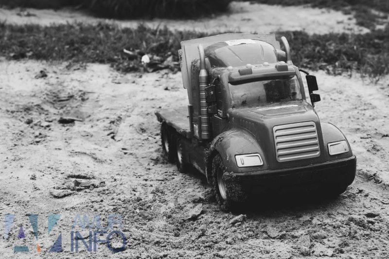 В Дагестане перевернулся грузовик, в котором ехали дети