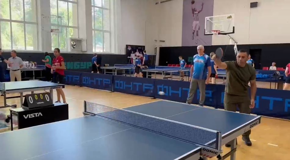 Мэр Благовещенска сыграл в настольный теннис с чемпионом Чувашии