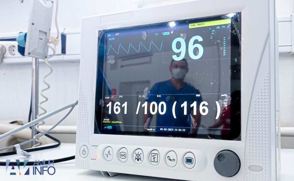 Врачи в Шанхае спасли жизнь пациенту с почти оторванной головой