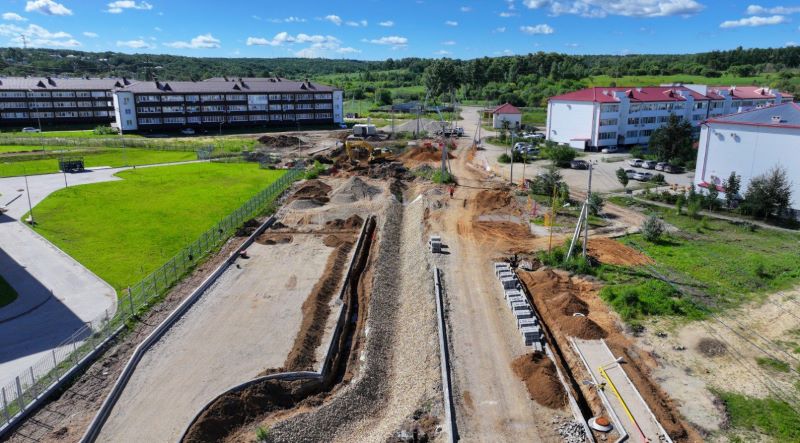 Дорожники в две смены преображают улицу в Чигирях