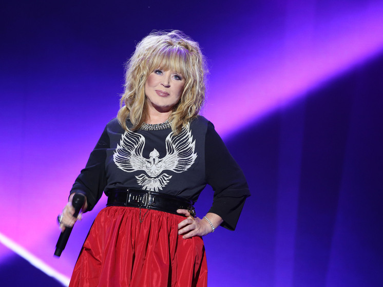 Алла Пугачёва в два раза снизила гонорар на свои выступления