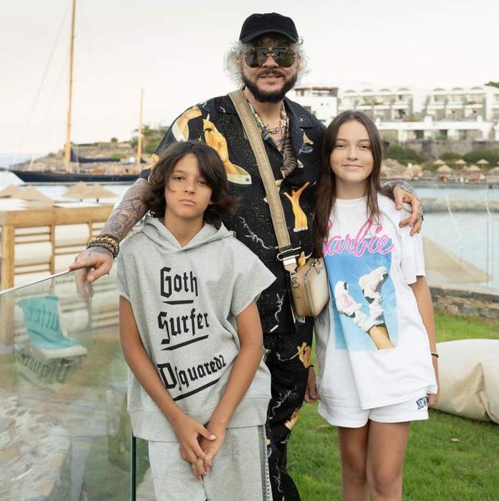 Филипп Киркоров забрал сына и дочь из частной школы в Дубае