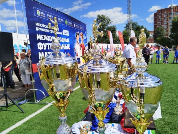 Золото оставили в России: юные футболисты из Благовещенска встретились с китайскими соперниками